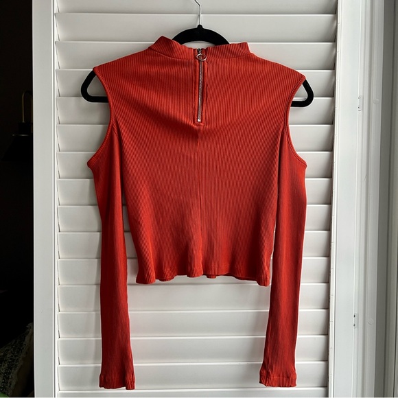 H&M DIVIDED Rust Ribbed Cold Shoulder Top - Picture 2 of 6